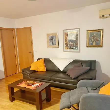 Apartment Orange *
