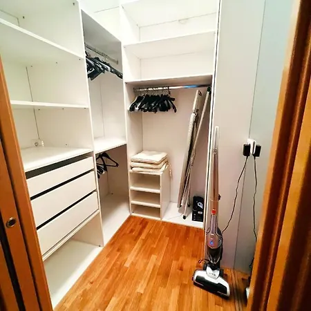 Orange Apartment *